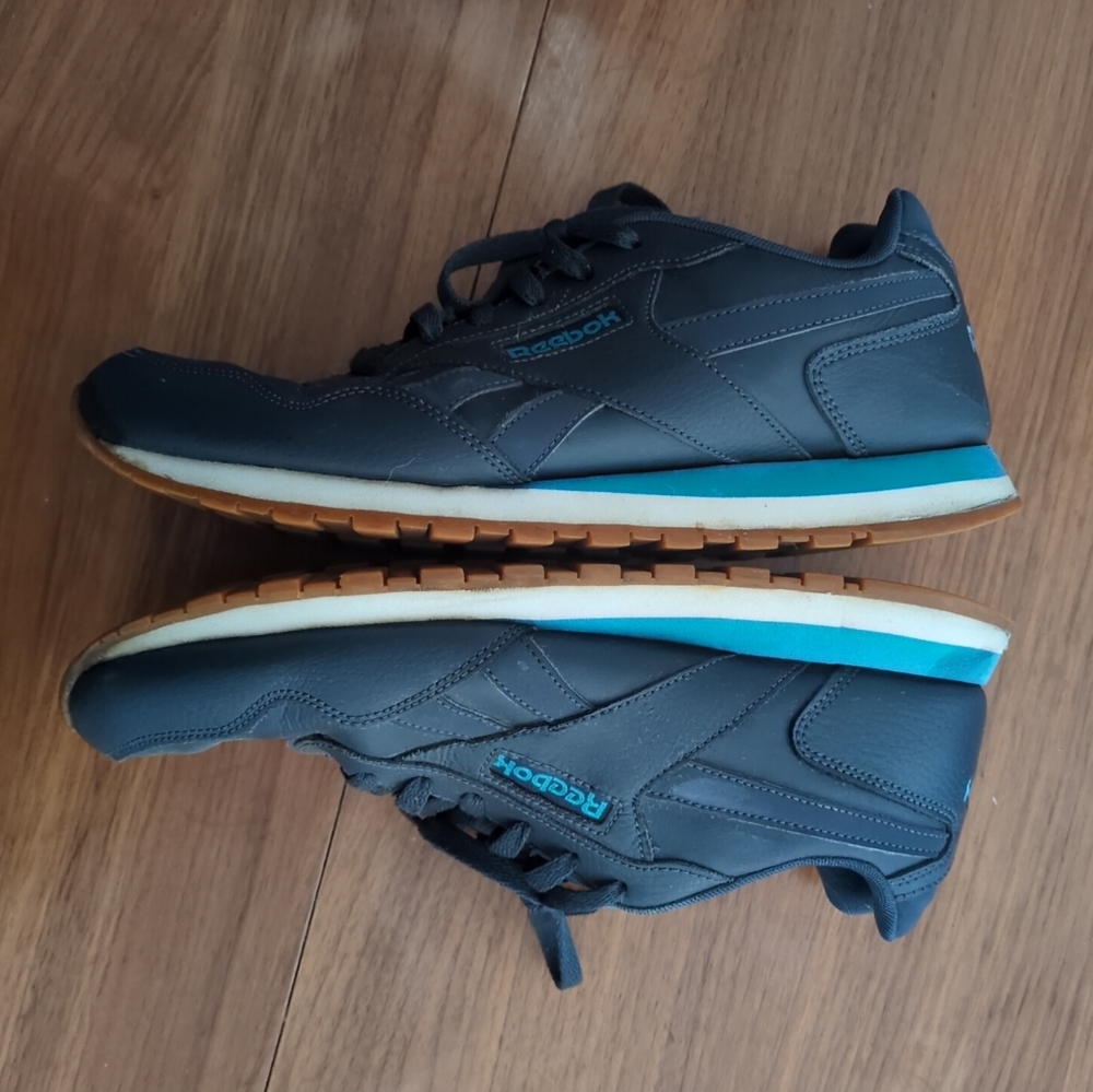Reebok Classic Navy Bl Leather Sneakers with gum sole Mens size 10.5 Y2K Retro